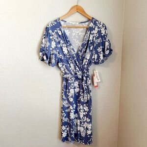 NWT, Loveappella Printed Short Sleeve Wrap Dress in Denim& Ivory, Size 1X